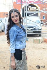  Farah Karimi At Thikka Movie Song Coverage Press Meet